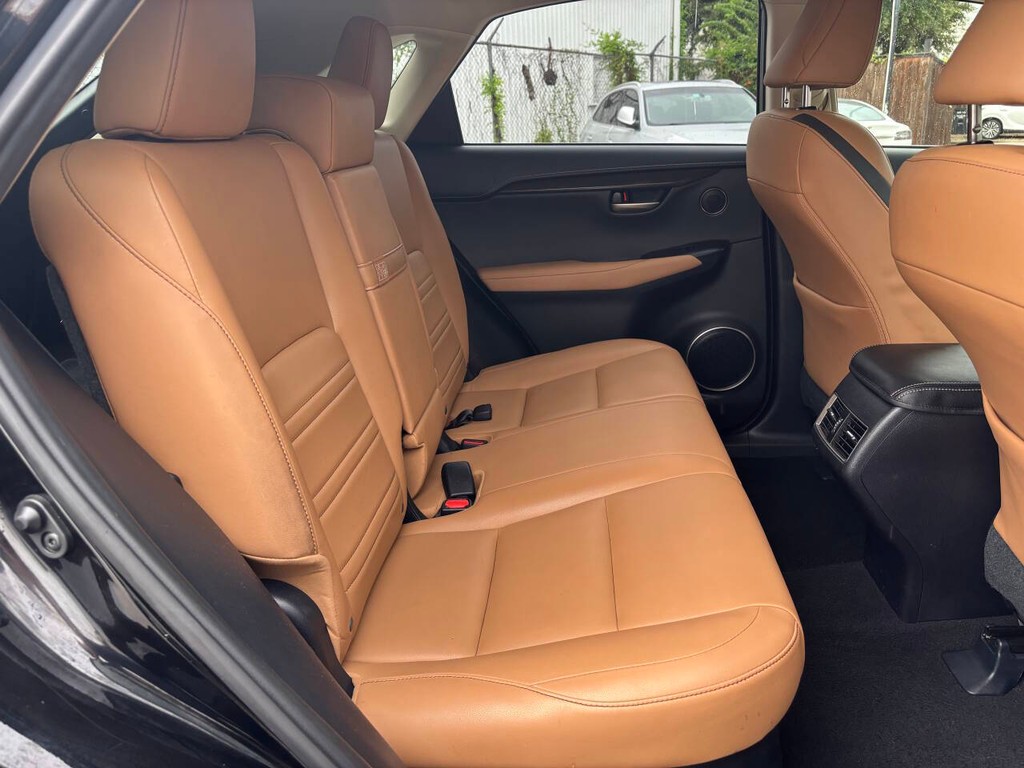 Lexus NX 200t Vehicle Full-screen Gallery Image 16