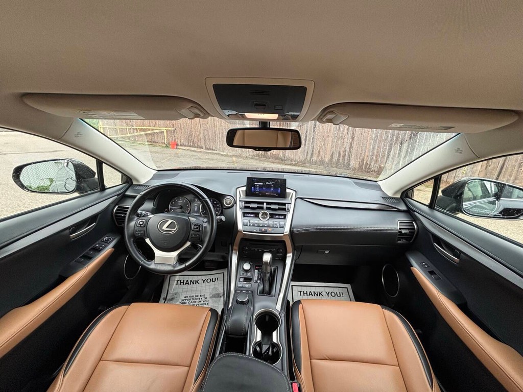 Lexus NX 200t Vehicle Full-screen Gallery Image 18