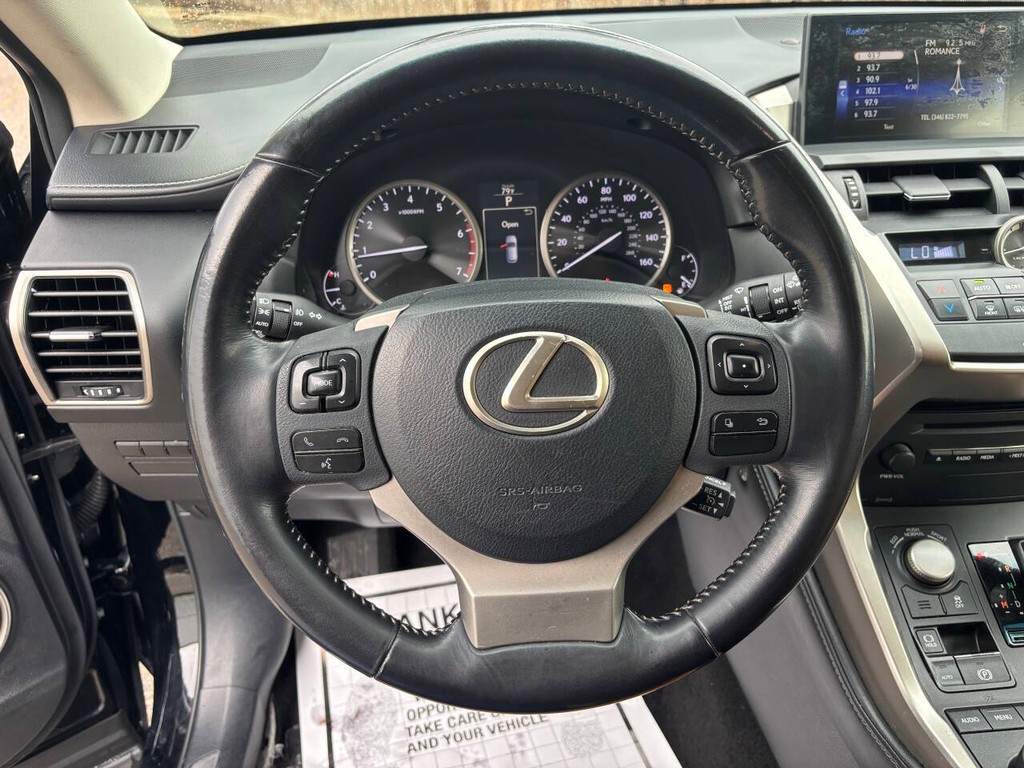 Lexus NX 200t Vehicle Full-screen Gallery Image 23