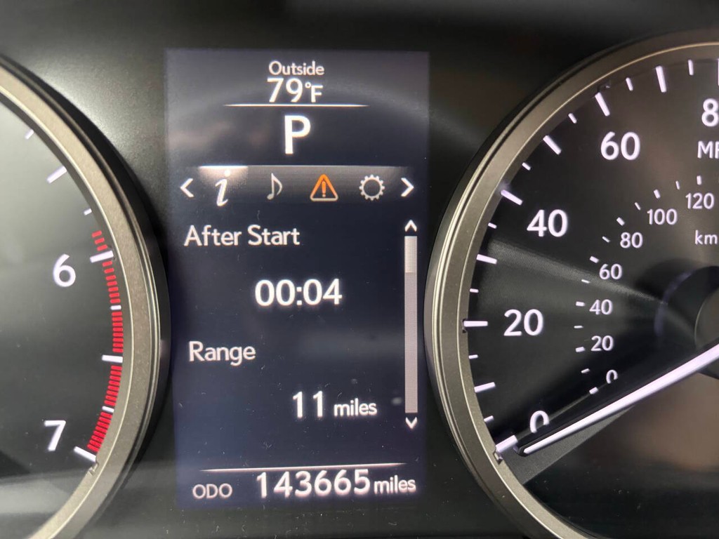 Lexus NX 200t Vehicle Full-screen Gallery Image 27
