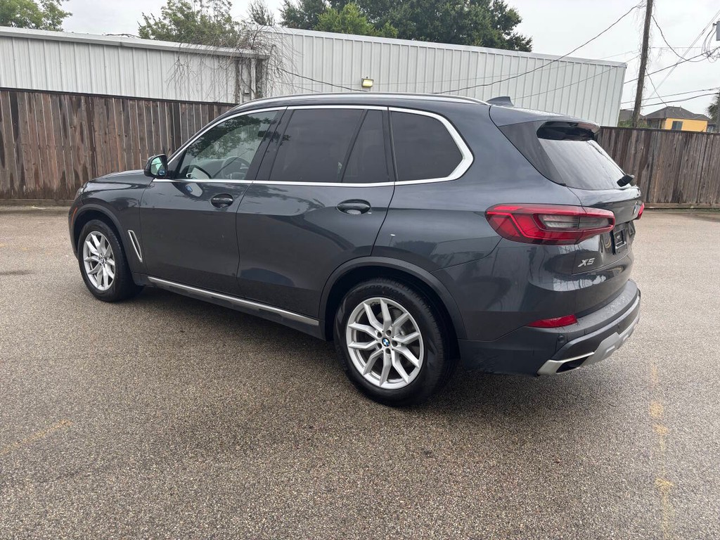 BMW X5 Vehicle Full-screen Gallery Image 05