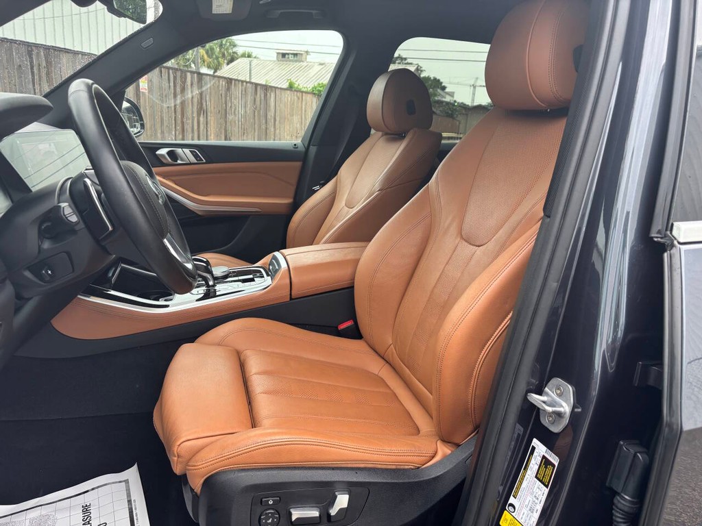 BMW X5 Vehicle Full-screen Gallery Image 09