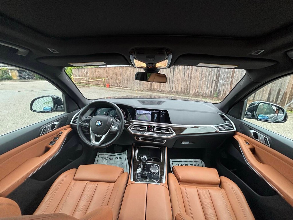 BMW X5 Vehicle Full-screen Gallery Image 19