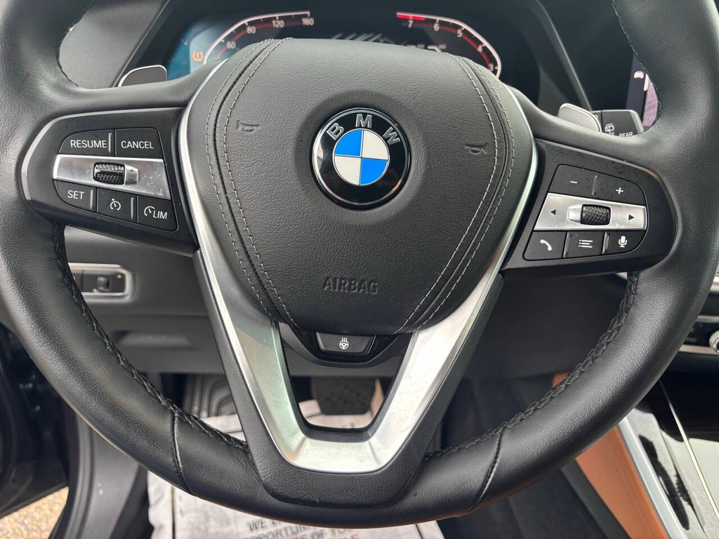 BMW X5 Vehicle Full-screen Gallery Image 25