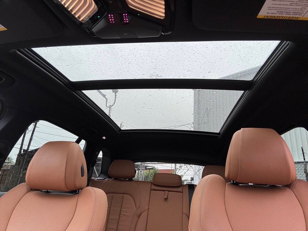 BMW X5 Vehicle Full-screen Gallery Image 29