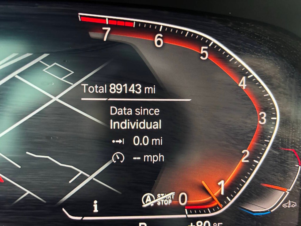 BMW X5 Vehicle Full-screen Gallery Image 32