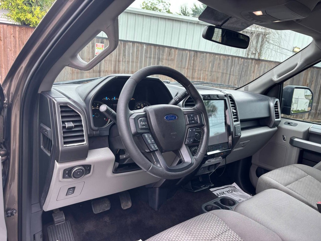 Ford F-150 Vehicle Full-screen Gallery Image 08