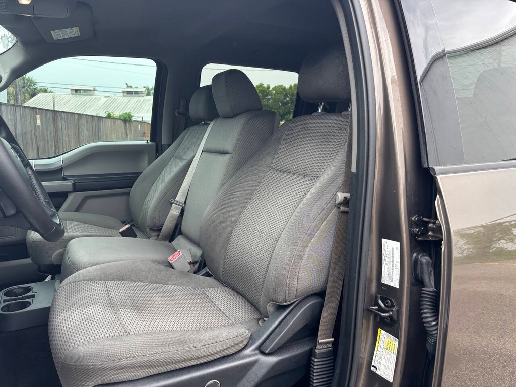 Ford F-150 Vehicle Full-screen Gallery Image 09