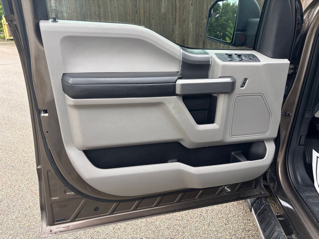 Ford F-150 Vehicle Full-screen Gallery Image 10
