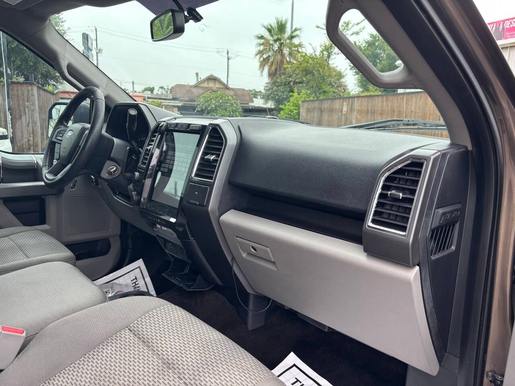 Ford F-150 Vehicle Full-screen Gallery Image 11