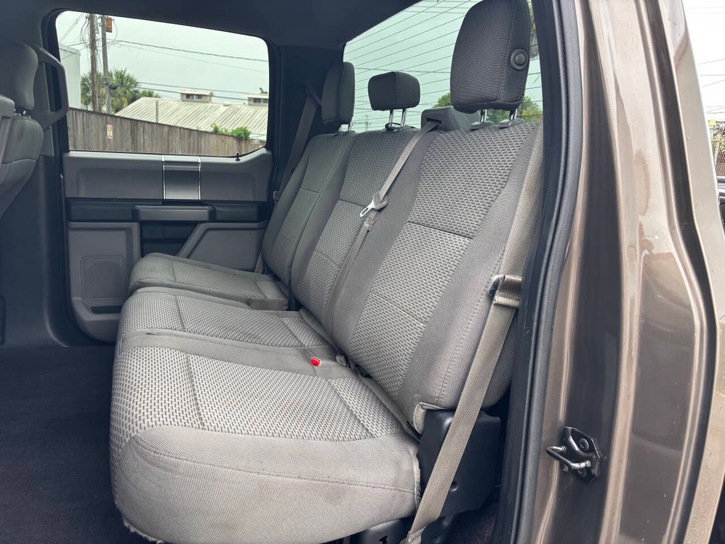 Ford F-150 Vehicle Full-screen Gallery Image 14