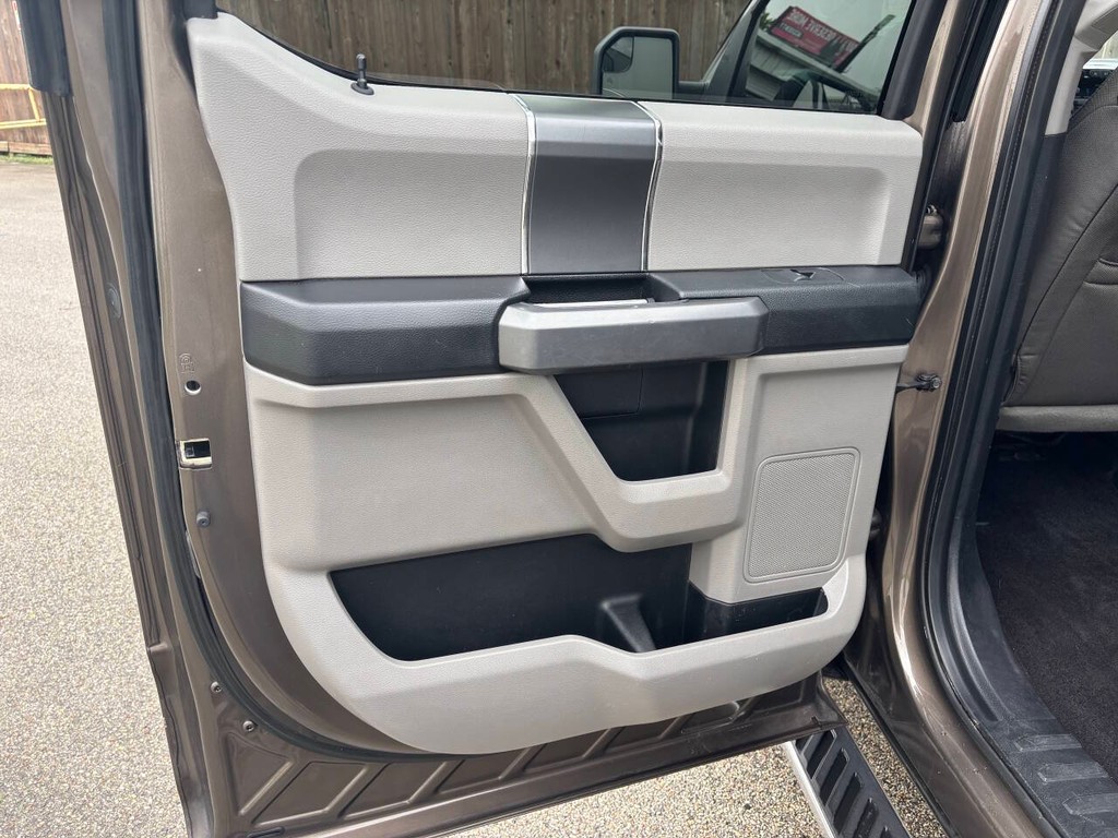 Ford F-150 Vehicle Full-screen Gallery Image 15