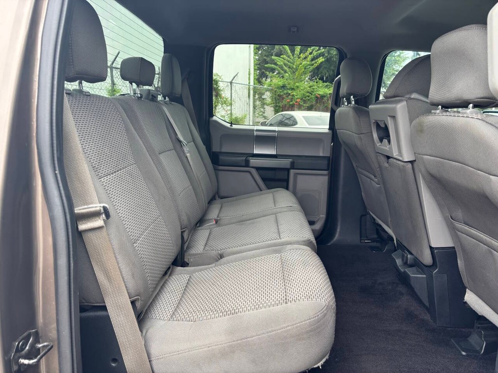 Ford F-150 Vehicle Full-screen Gallery Image 16