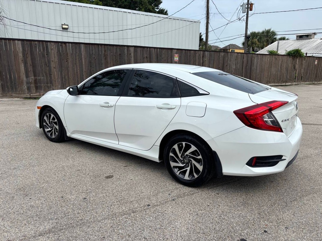Honda Civic Sedan Vehicle Full-screen Gallery Image 04