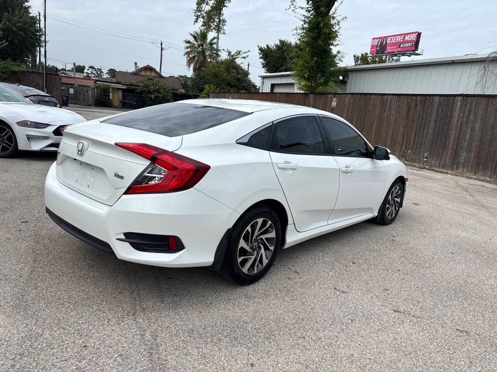 Honda Civic Sedan Vehicle Full-screen Gallery Image 06