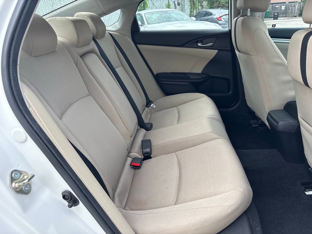 Honda Civic Sedan Vehicle Full-screen Gallery Image 15
