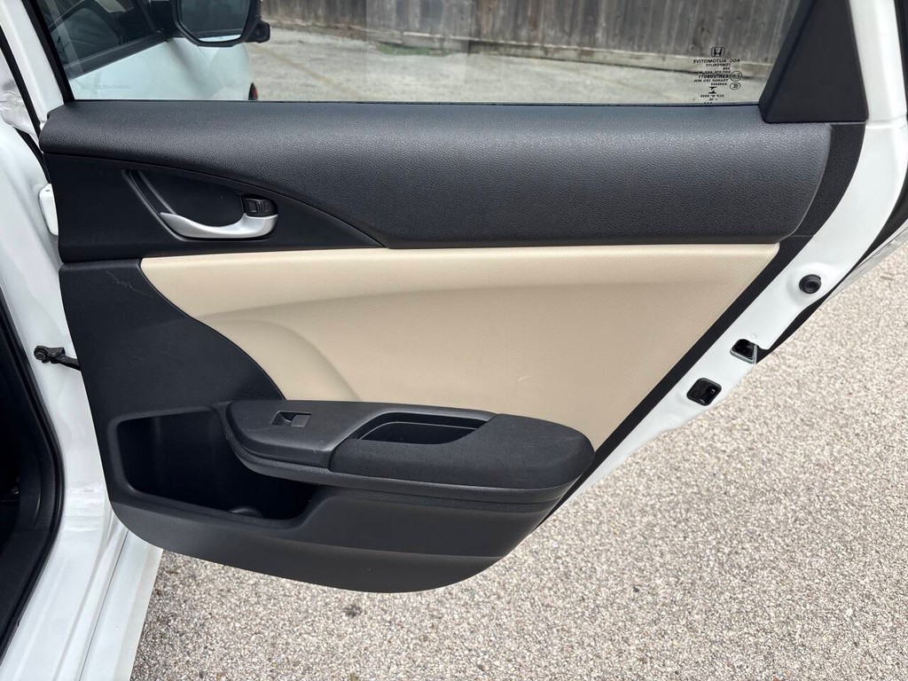 Honda Civic Sedan Vehicle Full-screen Gallery Image 16