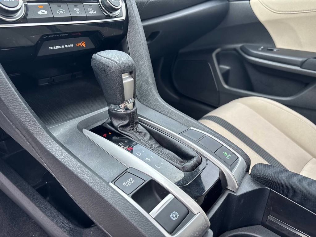 Honda Civic Sedan Vehicle Full-screen Gallery Image 21