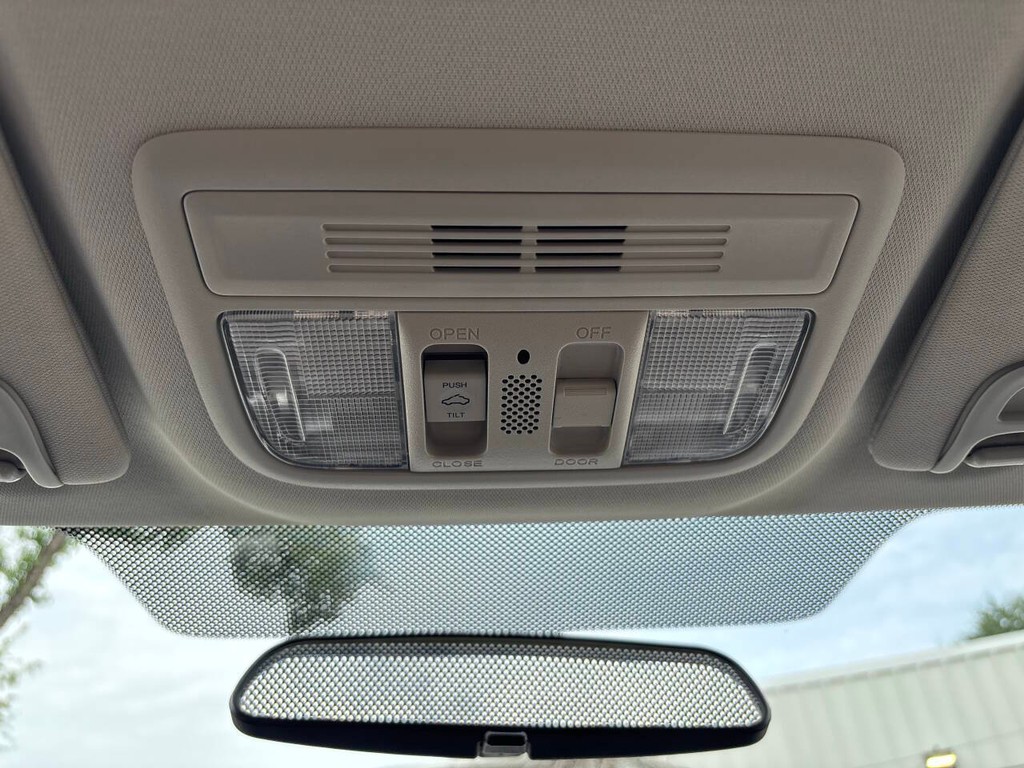 Honda Civic Sedan Vehicle Full-screen Gallery Image 24
