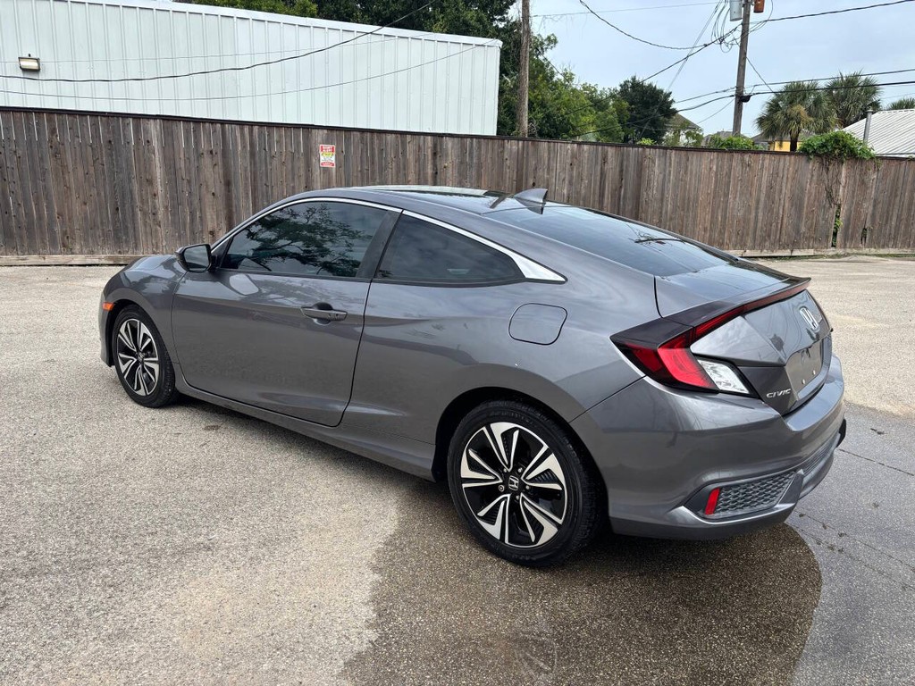 Honda Civic Coupe Vehicle Full-screen Gallery Image 06