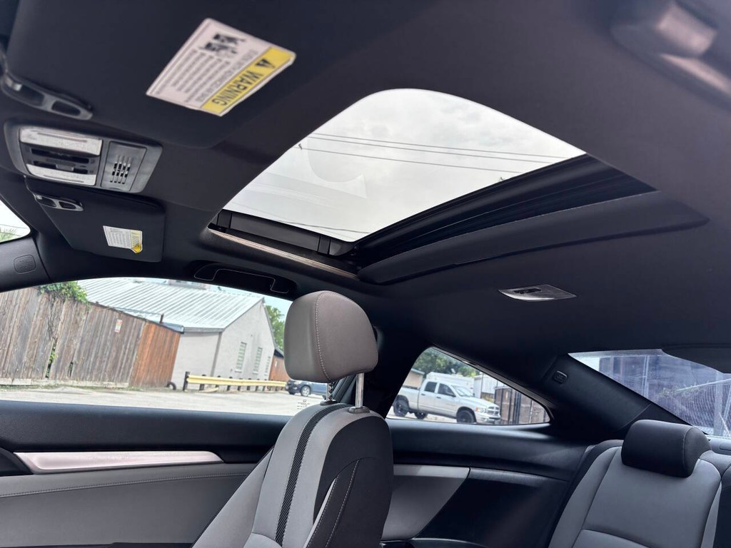 Honda Civic Coupe Vehicle Full-screen Gallery Image 25