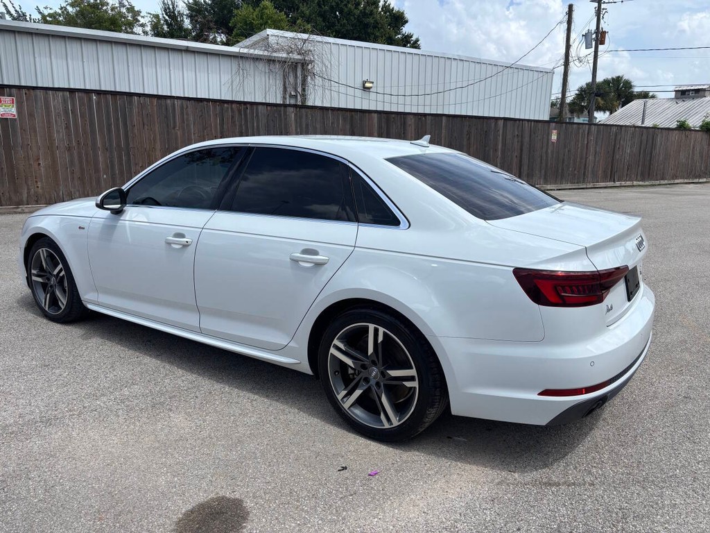 Audi A4 Vehicle Full-screen Gallery Image 05