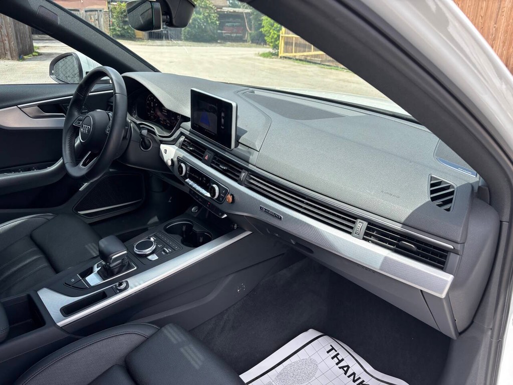 Audi A4 Vehicle Full-screen Gallery Image 11