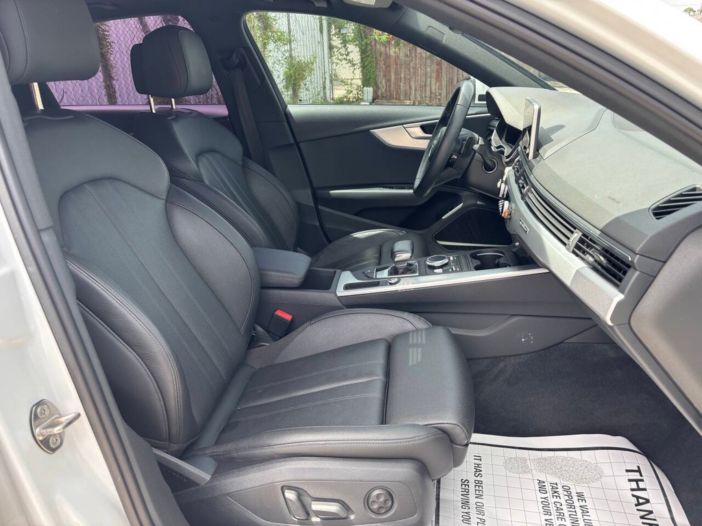 Audi A4 Vehicle Full-screen Gallery Image 12