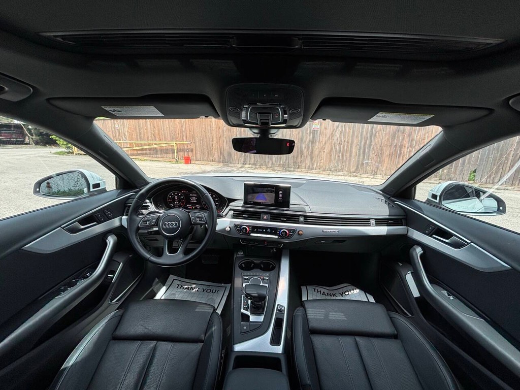Audi A4 Vehicle Full-screen Gallery Image 18