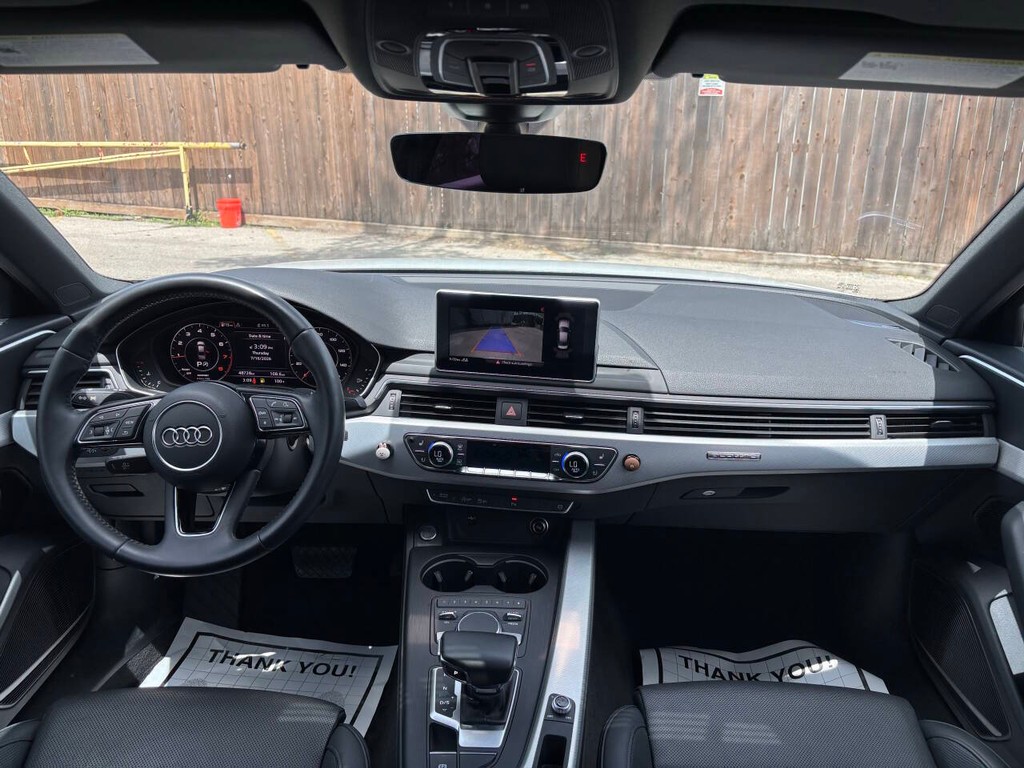 Audi A4 Vehicle Full-screen Gallery Image 19
