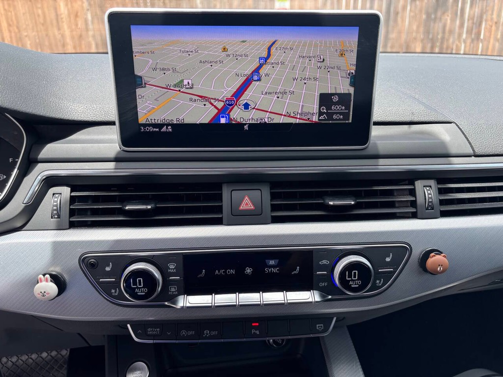 Audi A4 Vehicle Full-screen Gallery Image 20