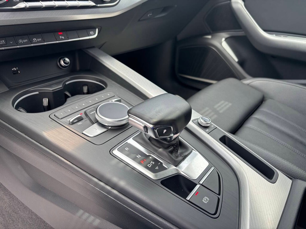 Audi A4 Vehicle Full-screen Gallery Image 22