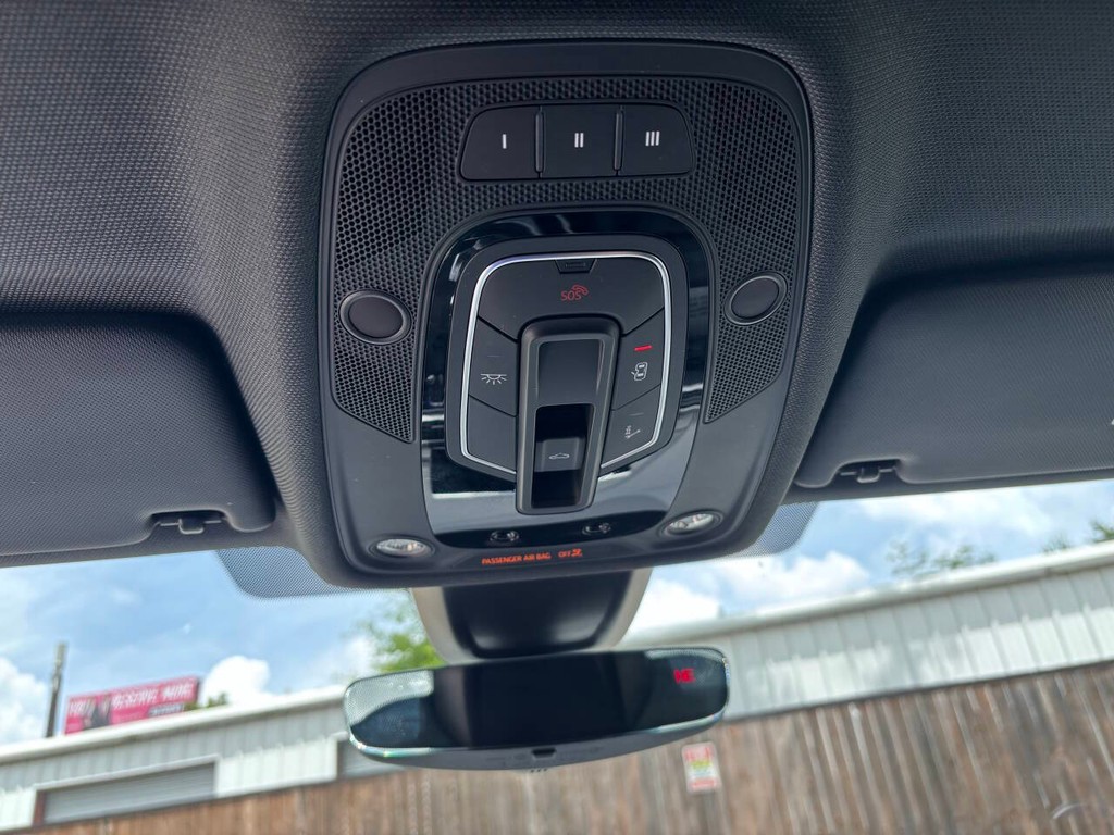 Audi A4 Vehicle Full-screen Gallery Image 23
