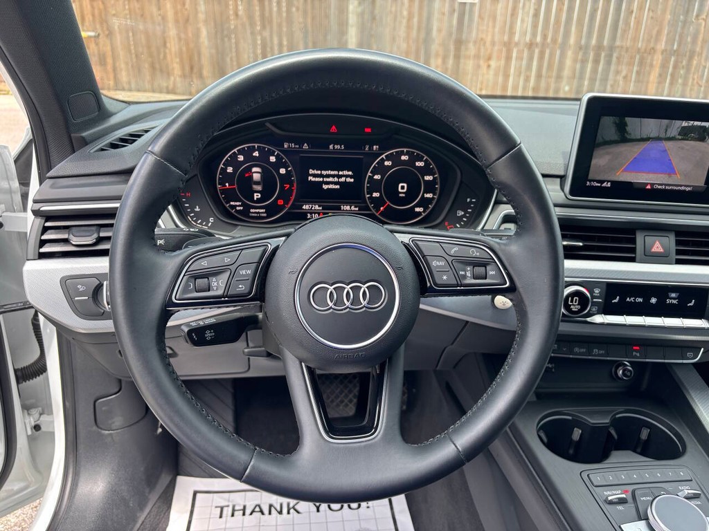 Audi A4 Vehicle Full-screen Gallery Image 24