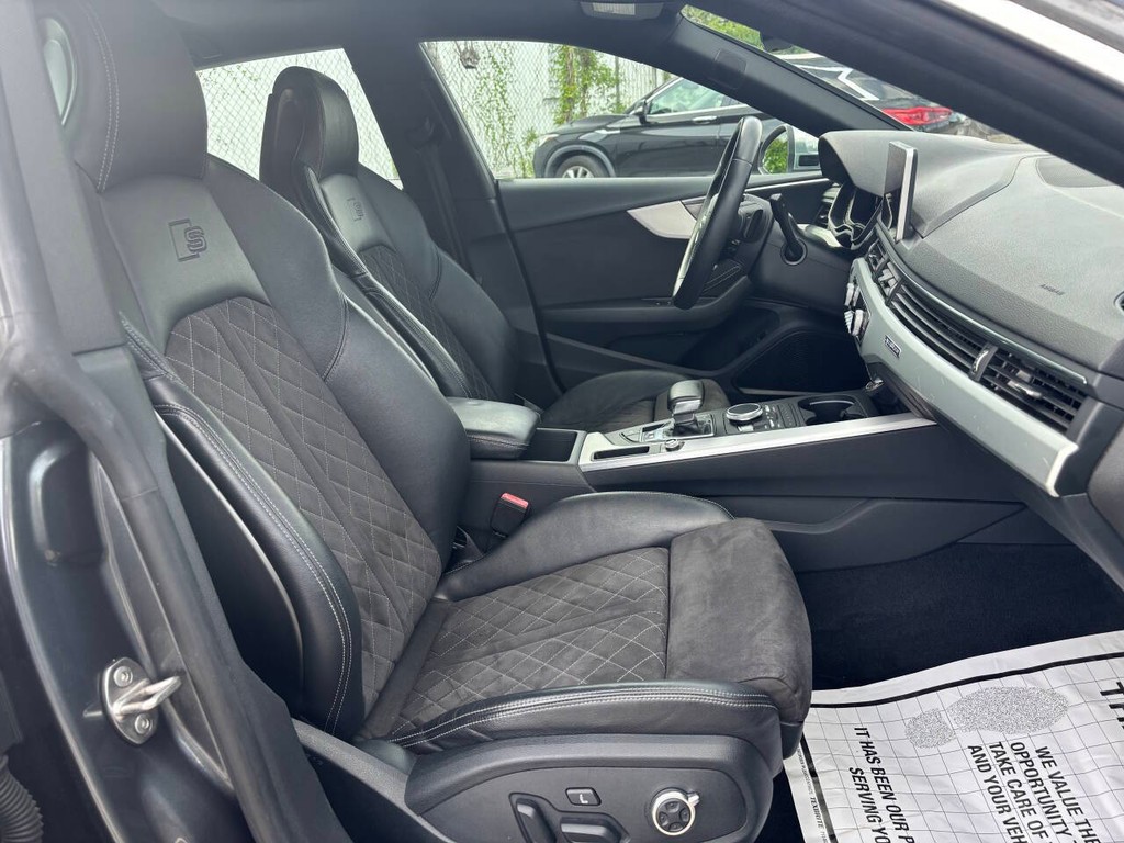 Audi S5 Sportback Vehicle Full-screen Gallery Image 12