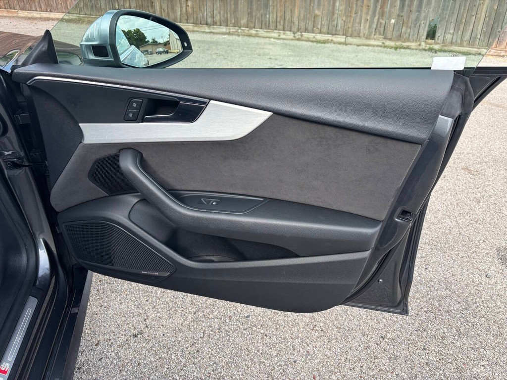Audi S5 Sportback Vehicle Full-screen Gallery Image 13