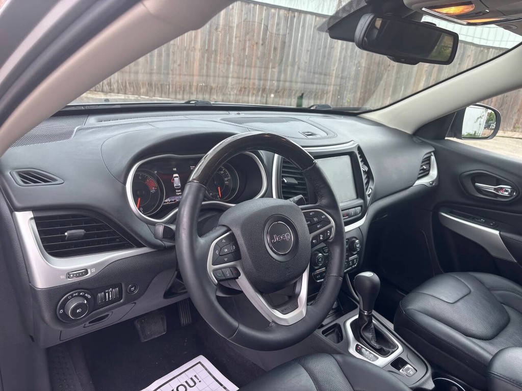 Jeep Cherokee Vehicle Full-screen Gallery Image 08