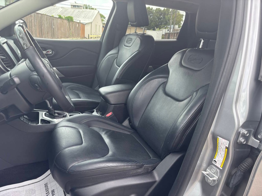 Jeep Cherokee Vehicle Full-screen Gallery Image 09
