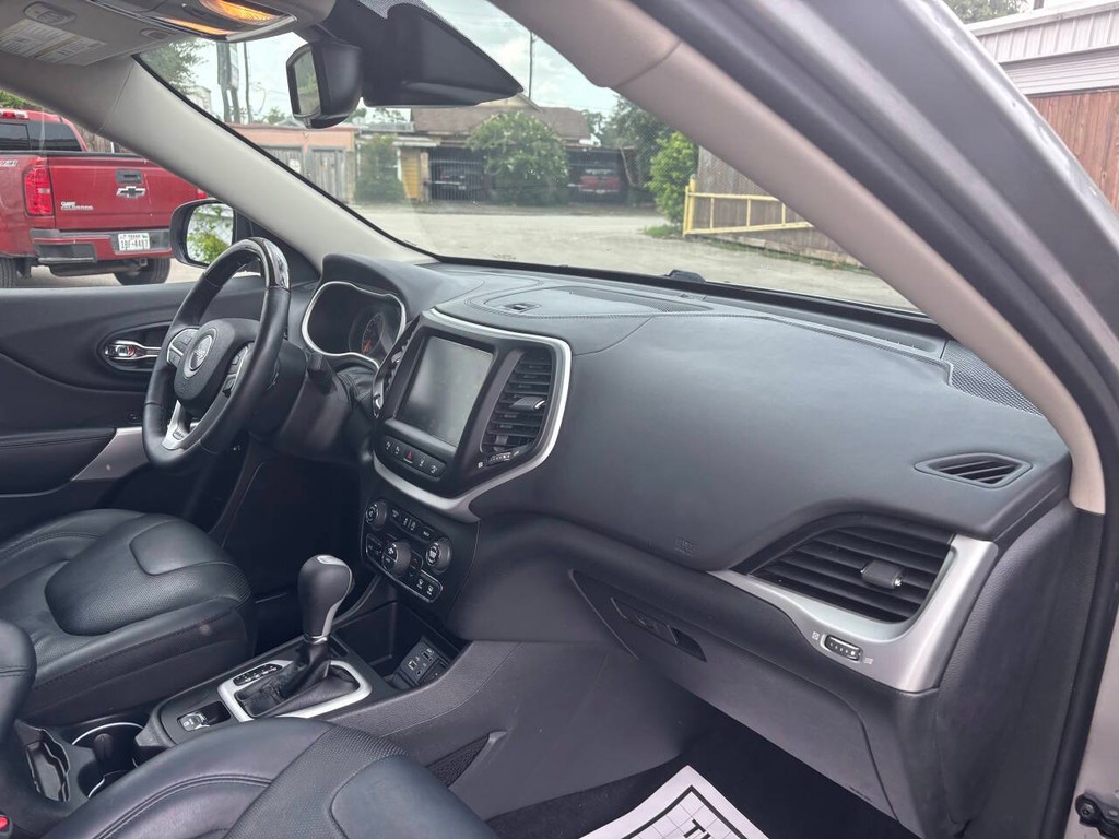 Jeep Cherokee Vehicle Full-screen Gallery Image 11