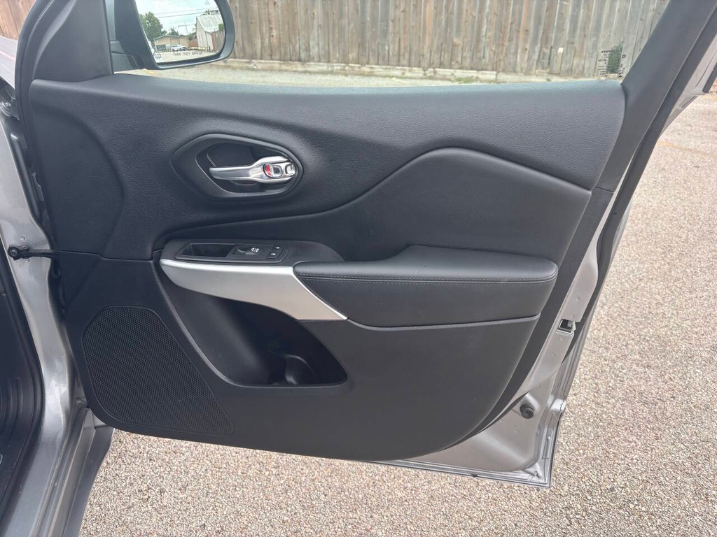 Jeep Cherokee Vehicle Full-screen Gallery Image 13