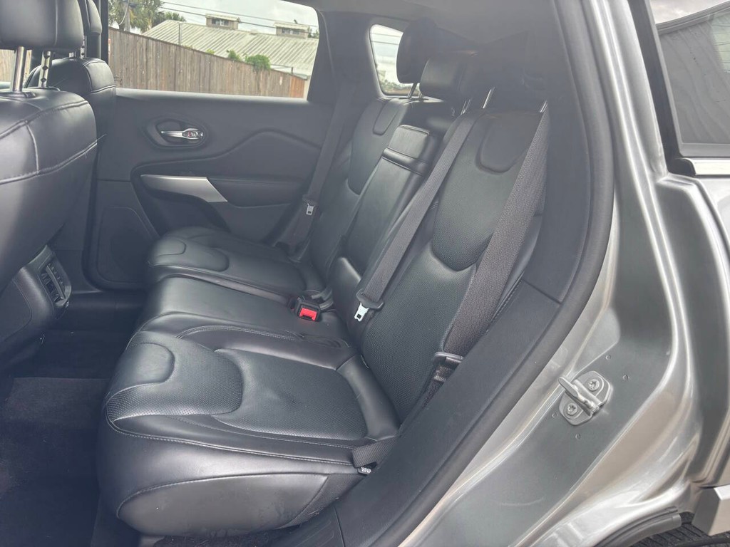 Jeep Cherokee Vehicle Full-screen Gallery Image 14