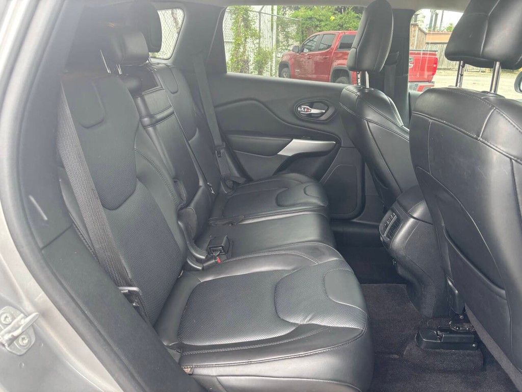 Jeep Cherokee Vehicle Full-screen Gallery Image 16