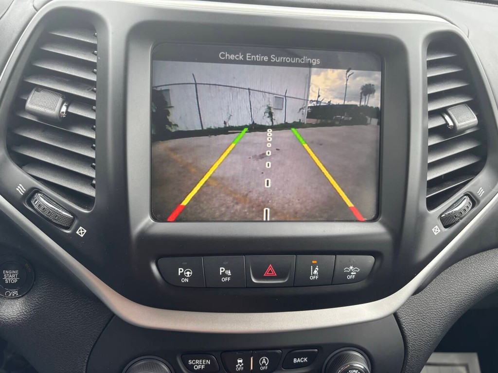 Jeep Cherokee Vehicle Full-screen Gallery Image 21