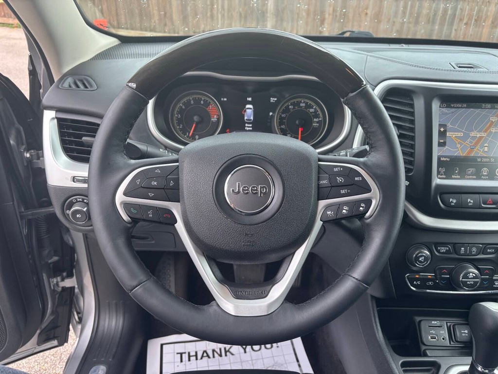 Jeep Cherokee Vehicle Full-screen Gallery Image 23