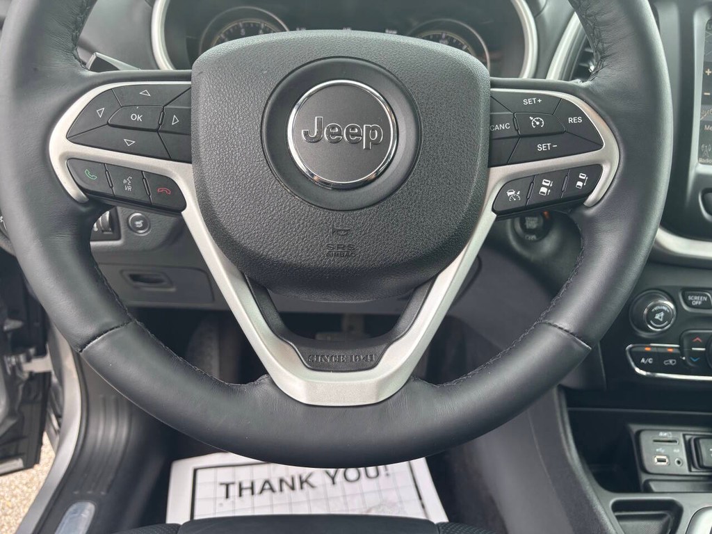 Jeep Cherokee Vehicle Full-screen Gallery Image 24