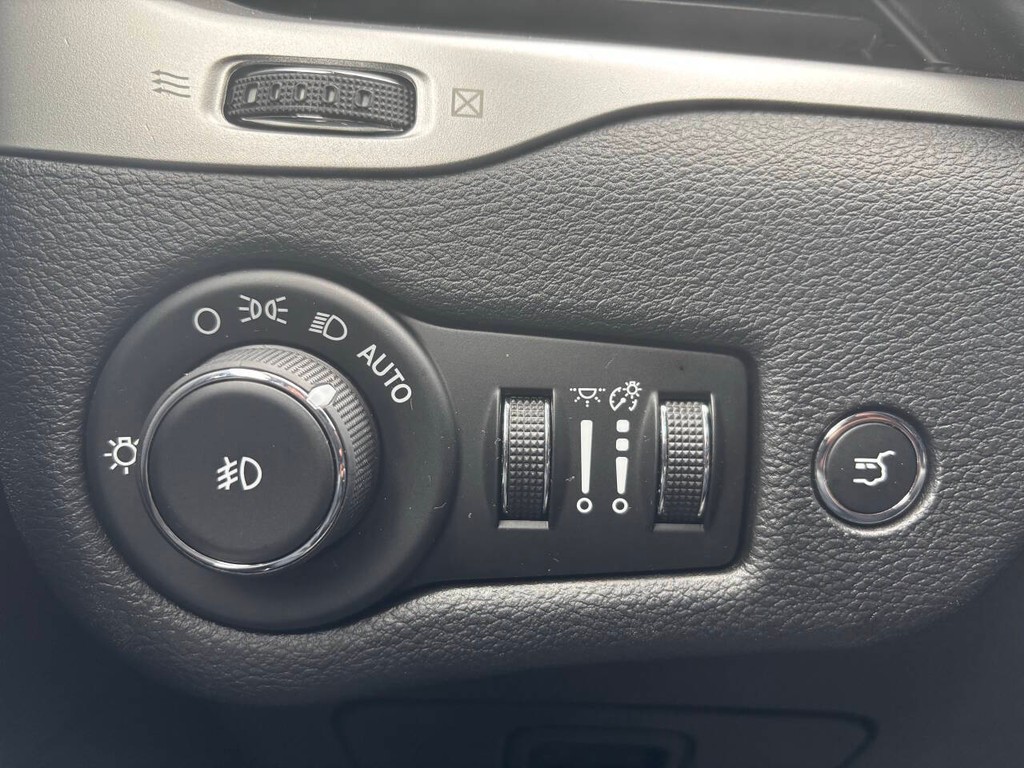 Jeep Cherokee Vehicle Full-screen Gallery Image 25