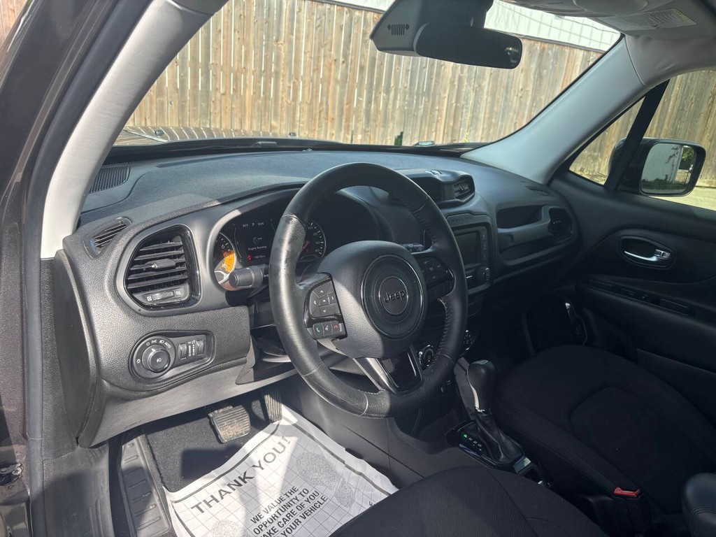 Jeep Renegade Vehicle Full-screen Gallery Image 08
