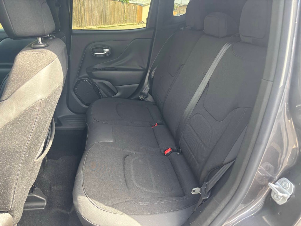 Jeep Renegade Vehicle Full-screen Gallery Image 14