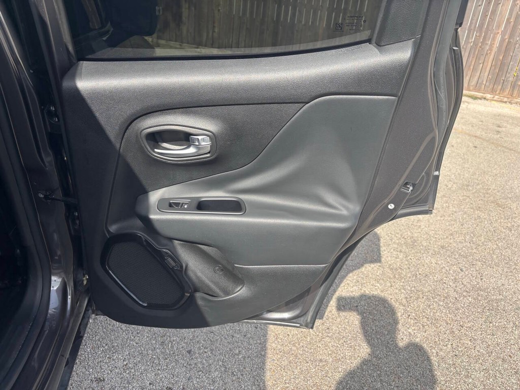 Jeep Renegade Vehicle Full-screen Gallery Image 17
