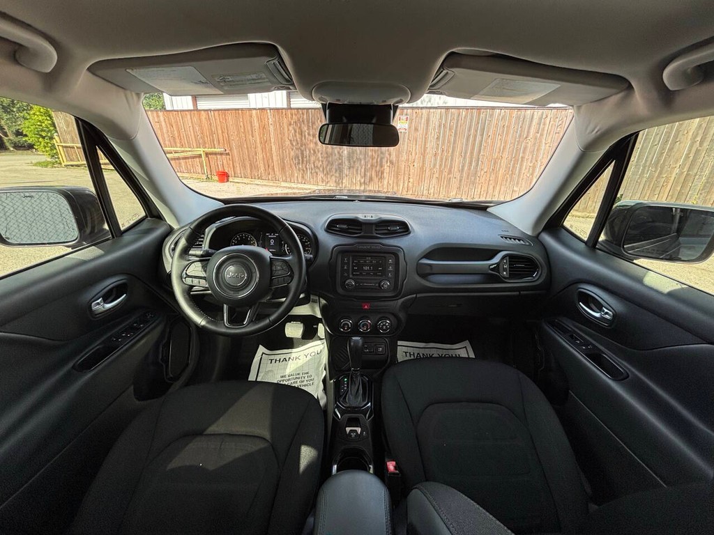 Jeep Renegade Vehicle Full-screen Gallery Image 18